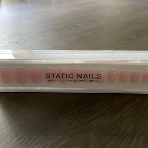 Static Nails in milky pink